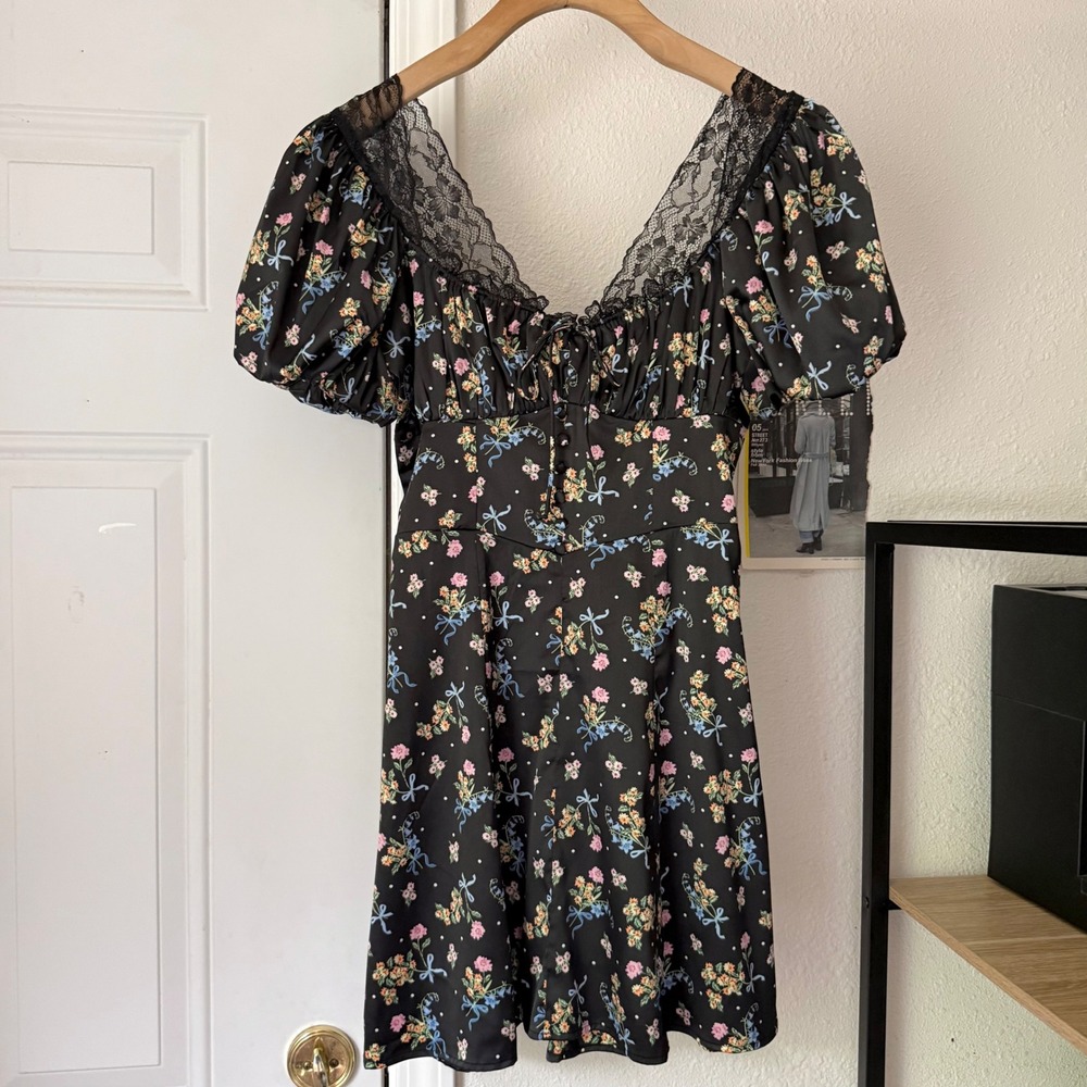 FOR LOVE & LEMONS black floral bow print lace trim puff short sleeve ruched mini